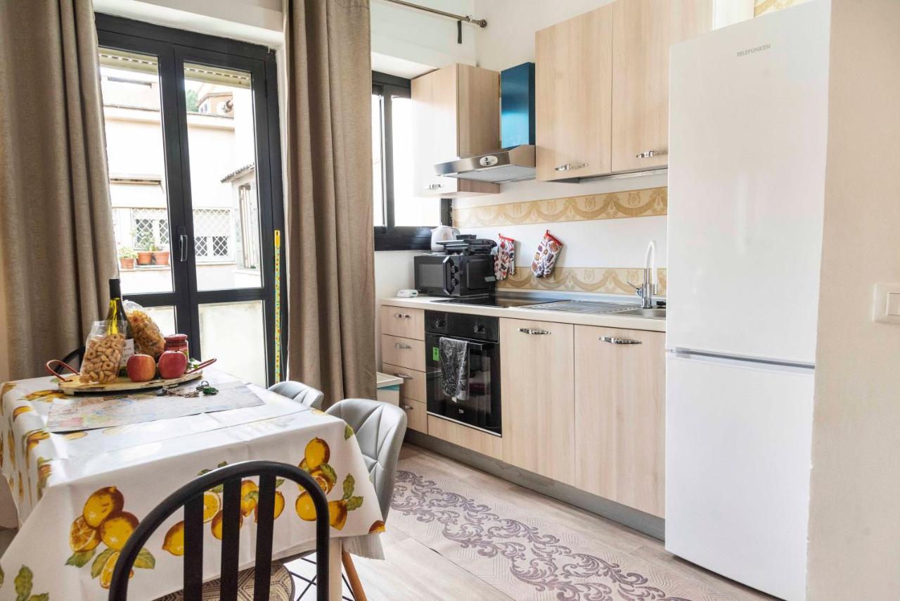 Apartment Merulana S.peter Rom